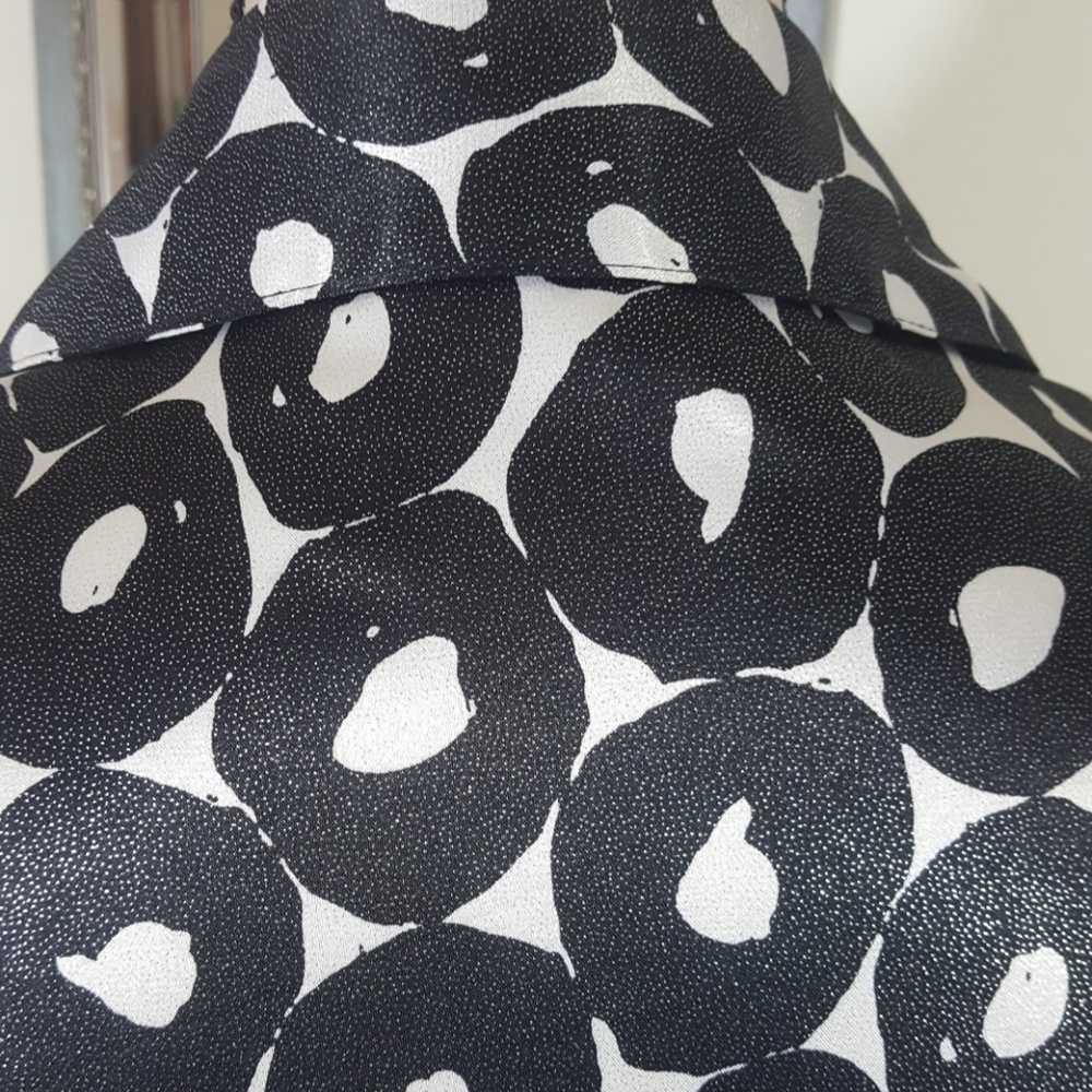 NY Collection Abstract Pattern Short Sleeves Button Down Black and White Top. M - Picture 7 of 8